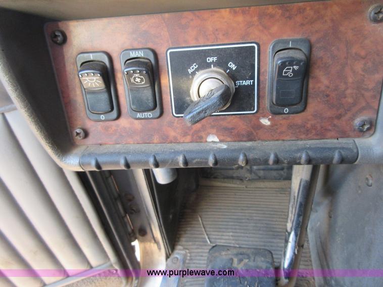 image for item I1856 2004 Kenworth W900 semi truck