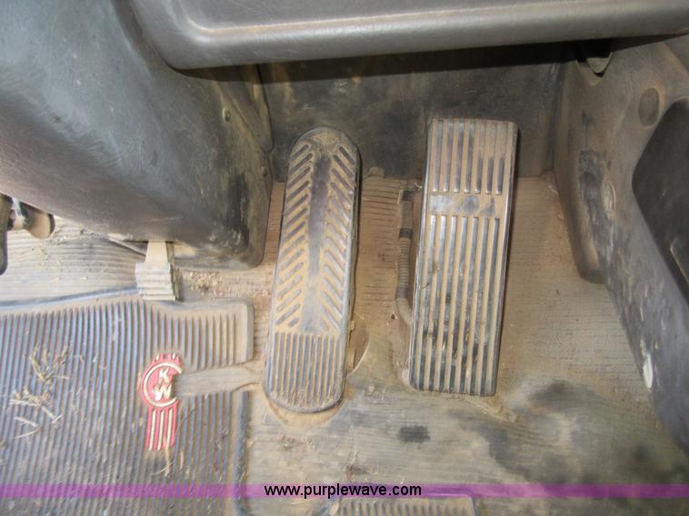 image for item I1856 2004 Kenworth W900 semi truck