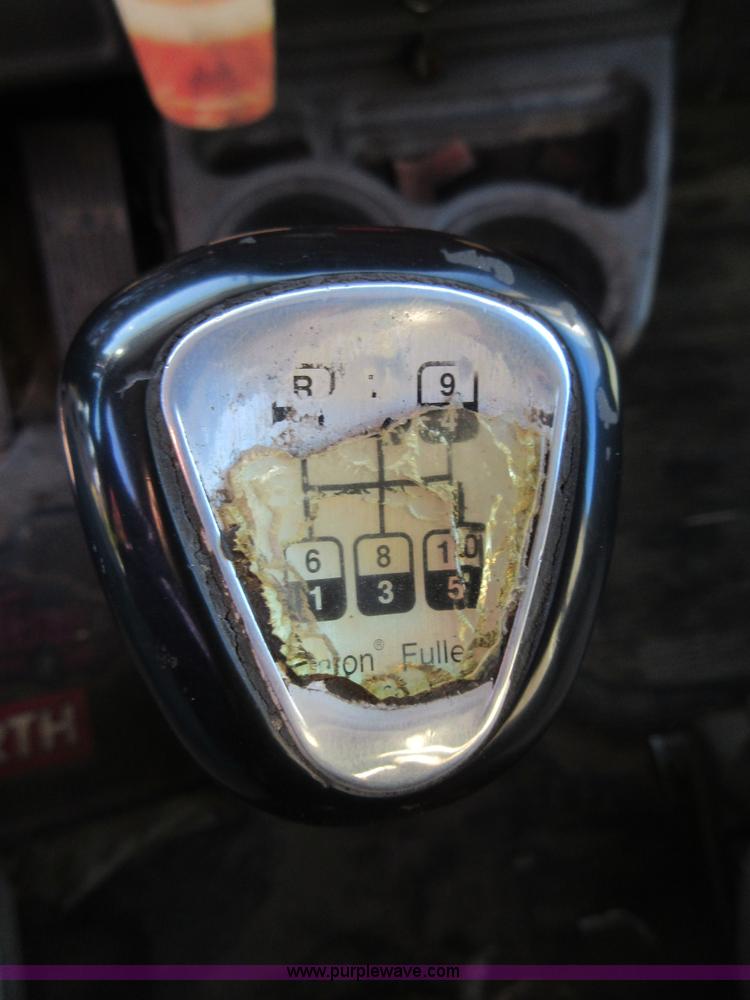 image for item I1856 2004 Kenworth W900 semi truck