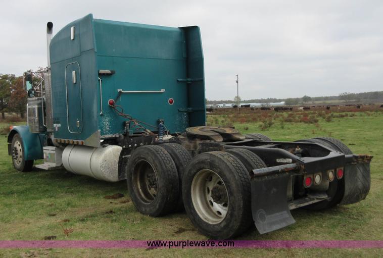 image for item I1862 1997 Peterbilt 379 semi truck