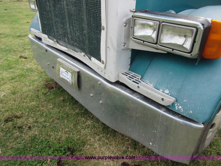 image for item I1862 1997 Peterbilt 379 semi truck
