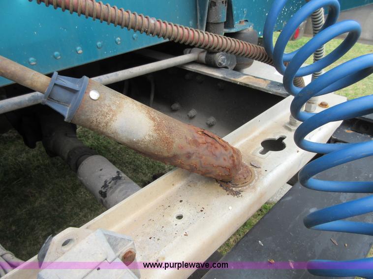 image for item I1862 1997 Peterbilt 379 semi truck