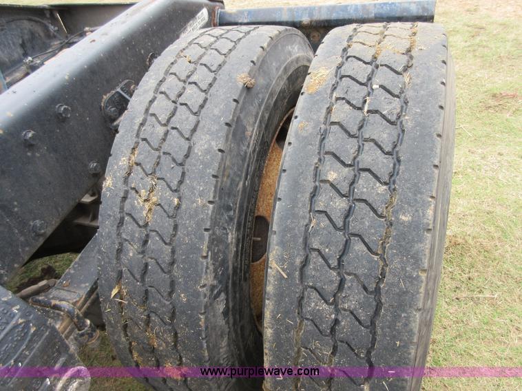 image for item I1862 1997 Peterbilt 379 semi truck