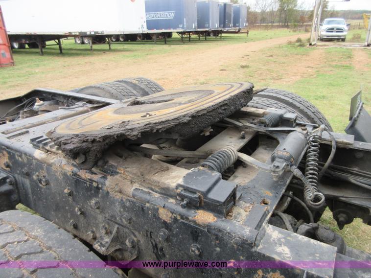 image for item I1862 1997 Peterbilt 379 semi truck