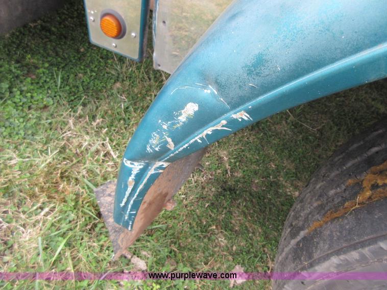 image for item I1862 1997 Peterbilt 379 semi truck