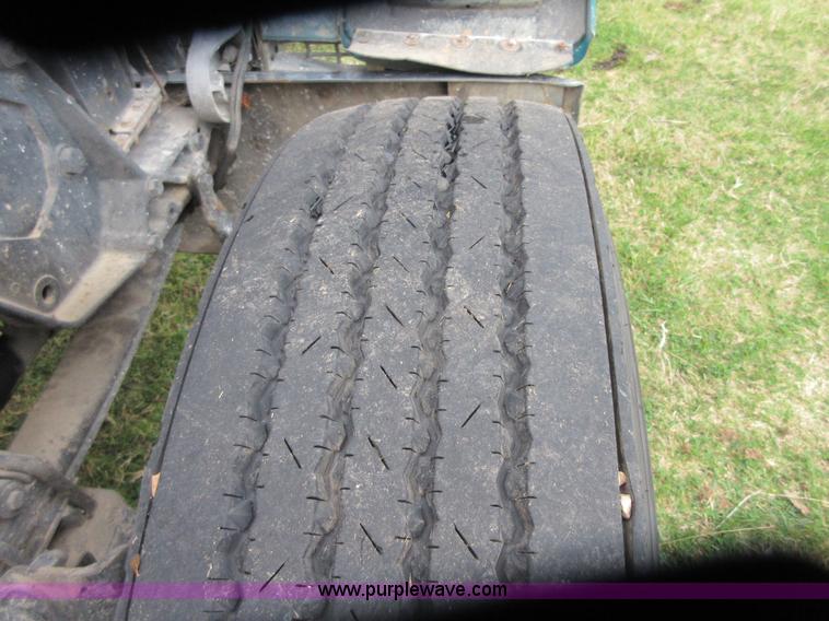 image for item I1862 1997 Peterbilt 379 semi truck