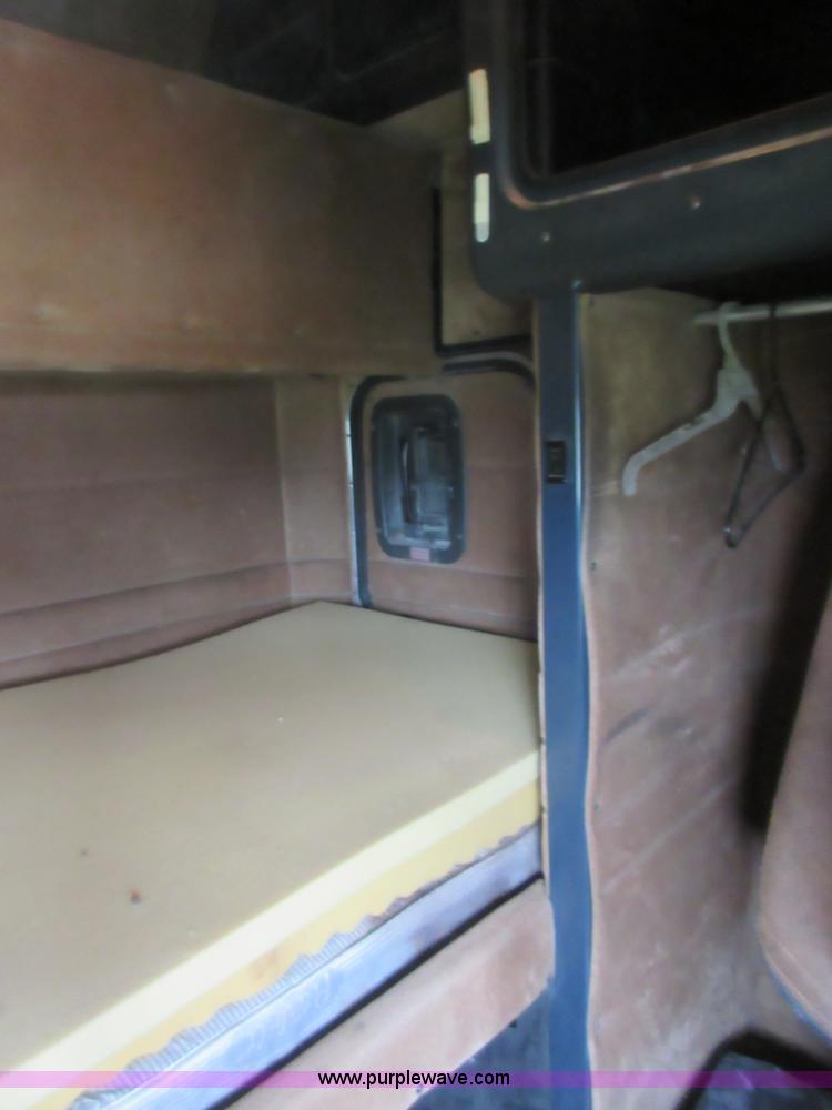 image for item I1862 1997 Peterbilt 379 semi truck