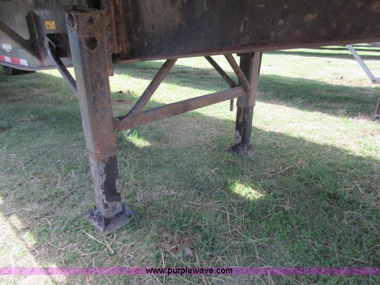 image for item I1874 1998 Wabash flatbed trailer