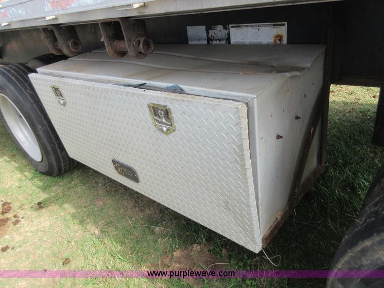 image for item I1874 1998 Wabash flatbed trailer