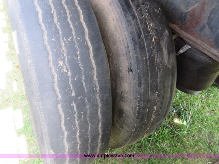 image for item I1874 1998 Wabash flatbed trailer