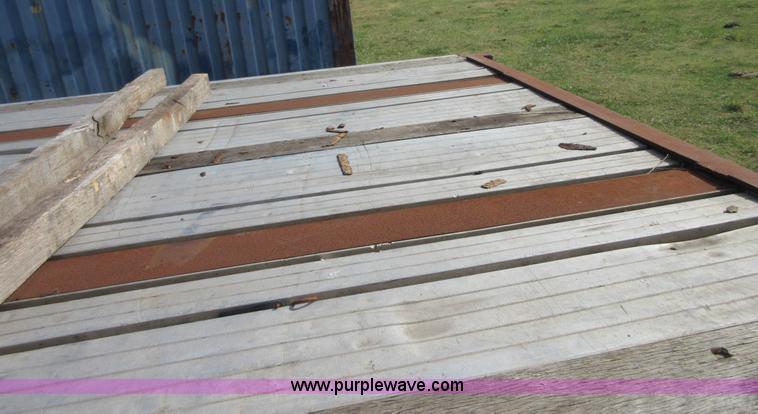 image for item I1874 1998 Wabash flatbed trailer