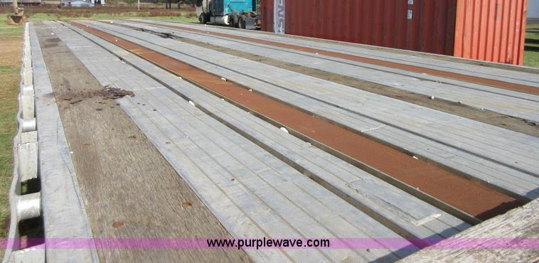 image for item I1874 1998 Wabash flatbed trailer