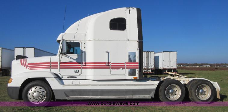 image for item I1877 1995 Freightliner FLD semi truck