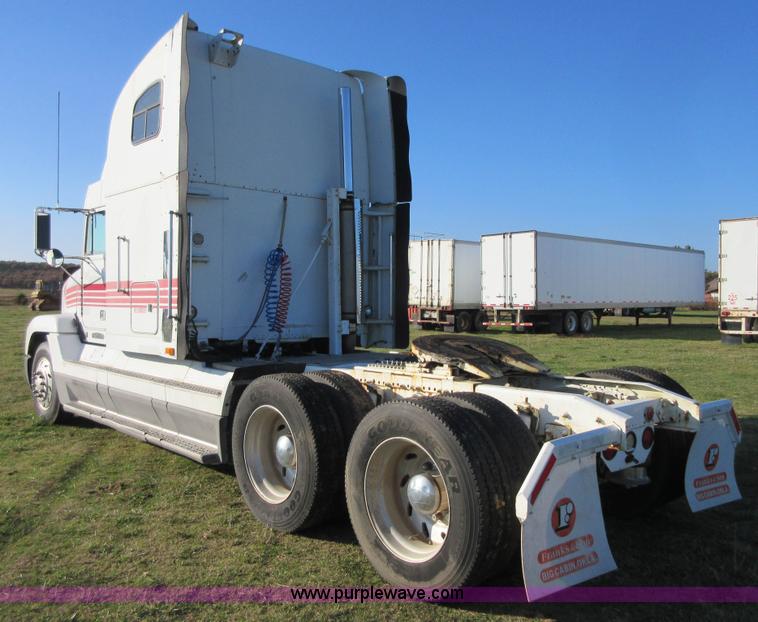 image for item I1877 1995 Freightliner FLD semi truck