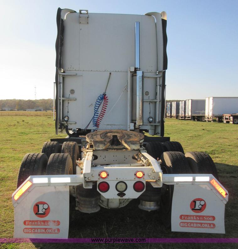 image for item I1877 1995 Freightliner FLD semi truck