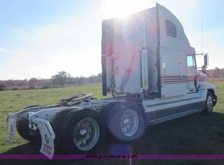 image for item I1877 1995 Freightliner FLD semi truck