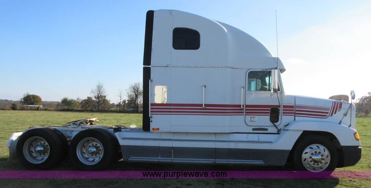 image for item I1877 1995 Freightliner FLD semi truck