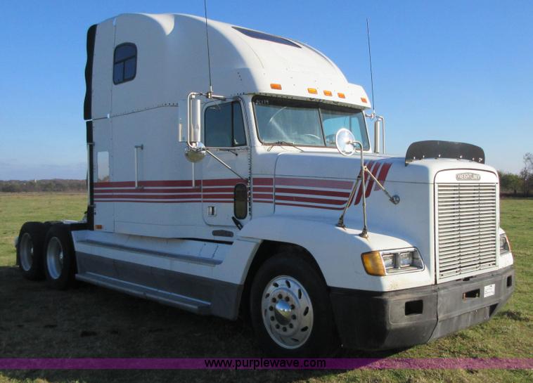 image for item I1877 1995 Freightliner FLD semi truck