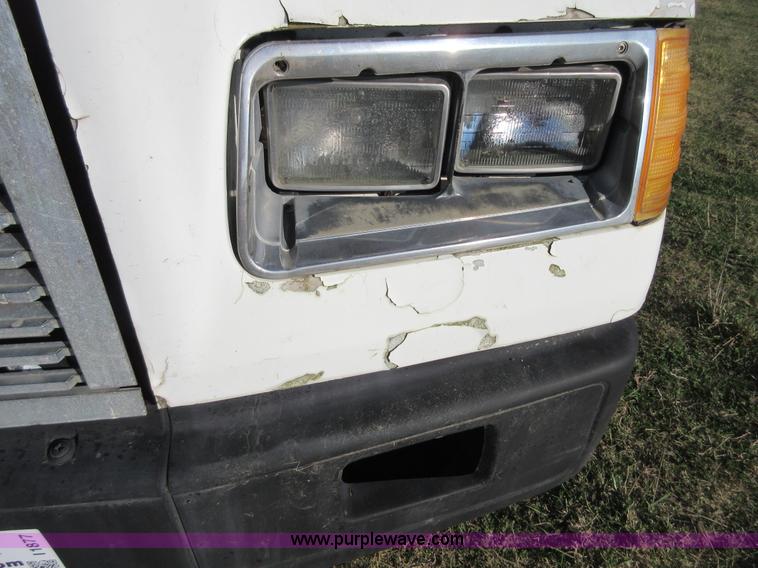 image for item I1877 1995 Freightliner FLD semi truck