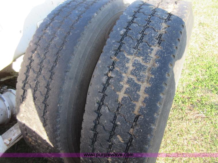 image for item I1877 1995 Freightliner FLD semi truck