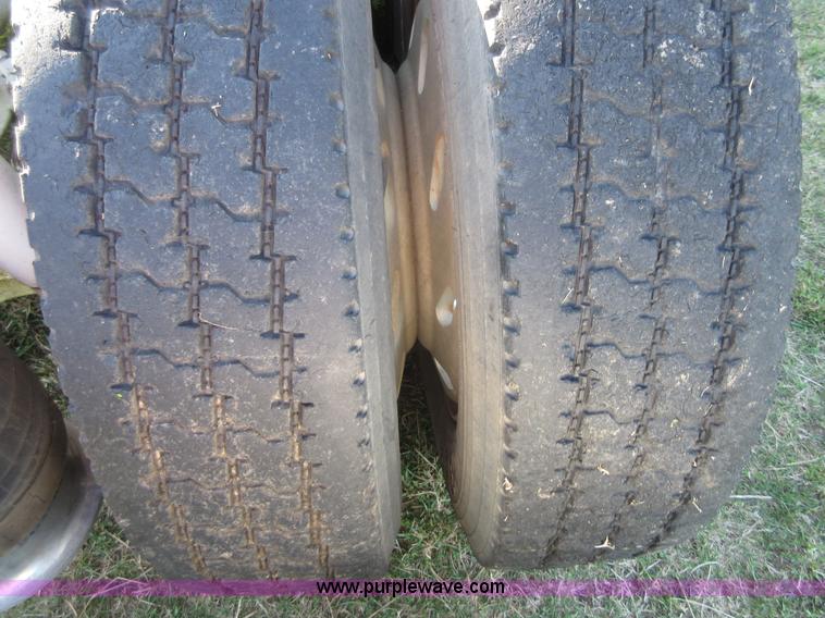 image for item I1877 1995 Freightliner FLD semi truck