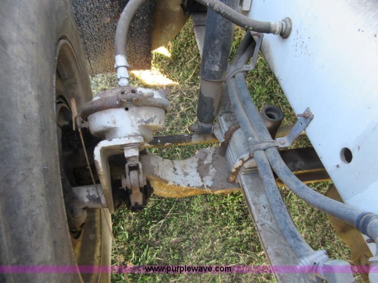 image for item I1877 1995 Freightliner FLD semi truck