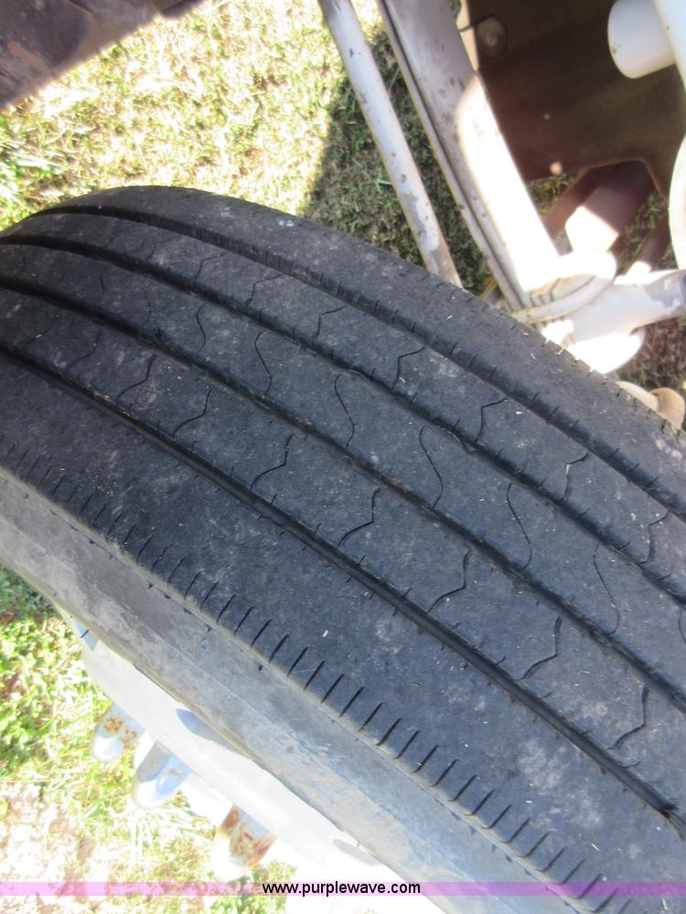 image for item I1877 1995 Freightliner FLD semi truck