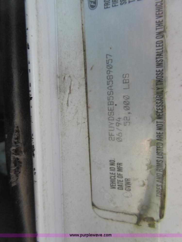 image for item I1877 1995 Freightliner FLD semi truck