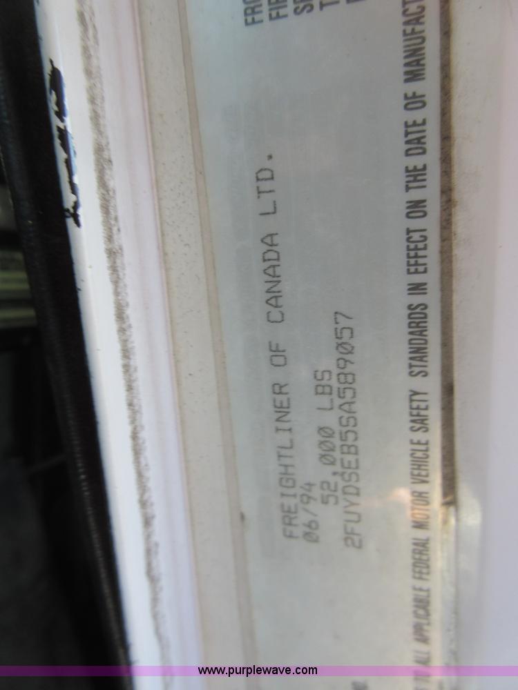 image for item I1877 1995 Freightliner FLD semi truck