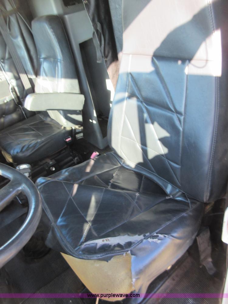 image for item I1877 1995 Freightliner FLD semi truck