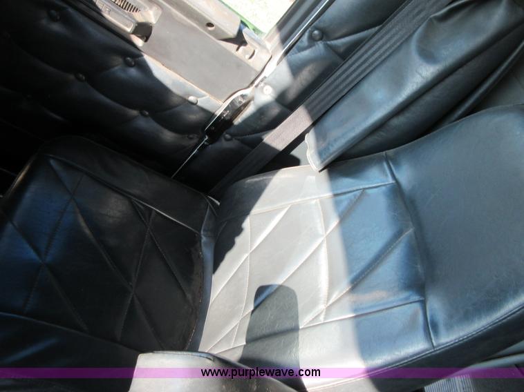 image for item I1877 1995 Freightliner FLD semi truck