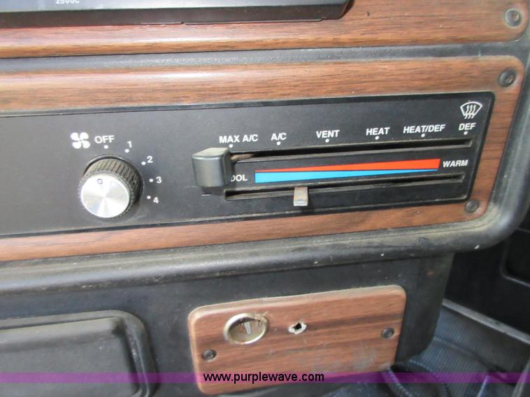 image for item I1877 1995 Freightliner FLD semi truck