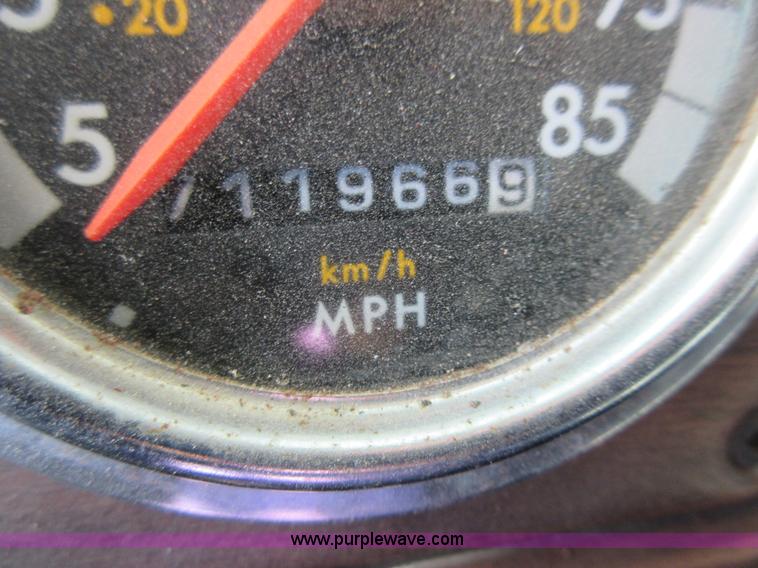 image for item I1877 1995 Freightliner FLD semi truck