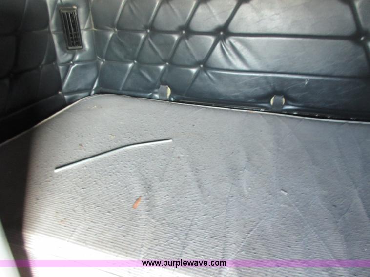 image for item I1877 1995 Freightliner FLD semi truck