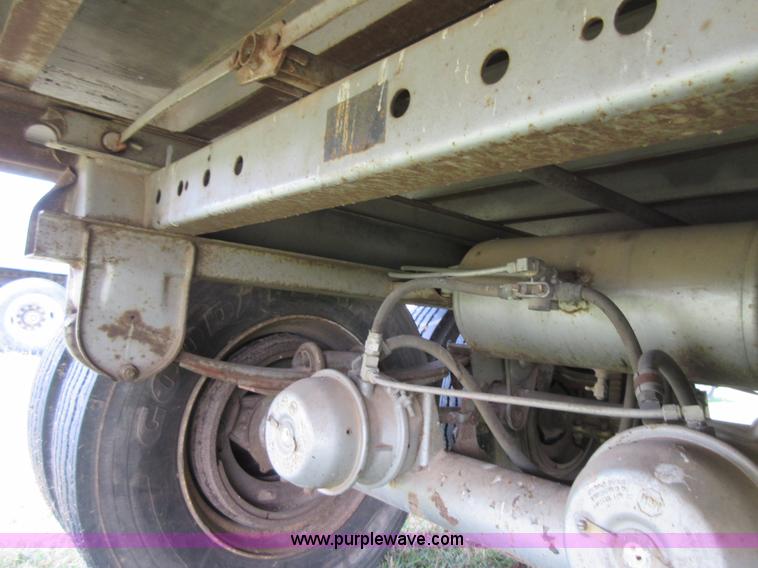 image for item I1878 1997 Lufkin TFV-IPST dry van trailer