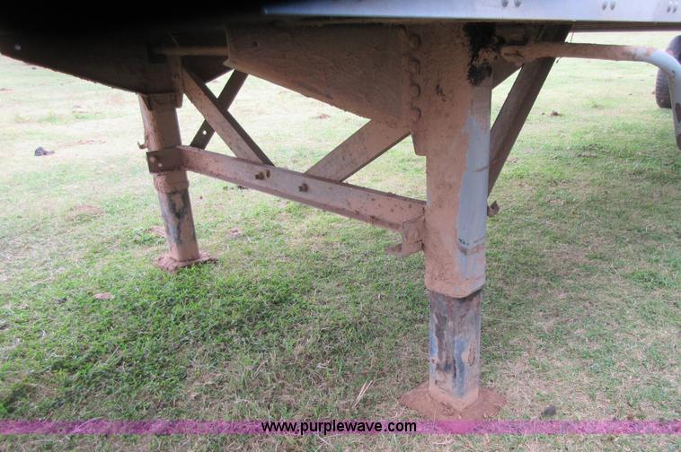 image for item I1881 1999 Freuhauf FBHLP dry van trailer