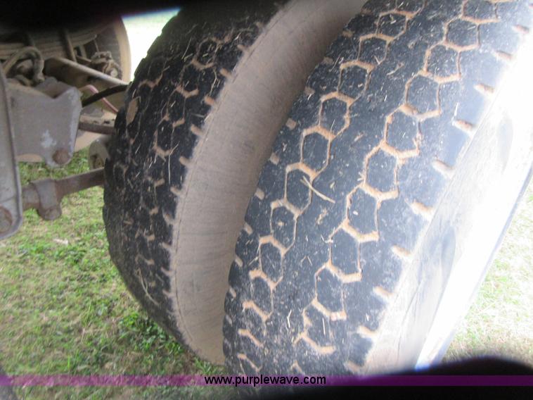 image for item I1881 1999 Freuhauf FBHLP dry van trailer