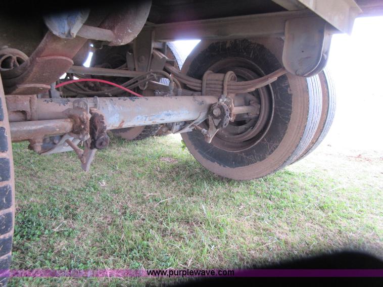 image for item I1881 1999 Freuhauf FBHLP dry van trailer