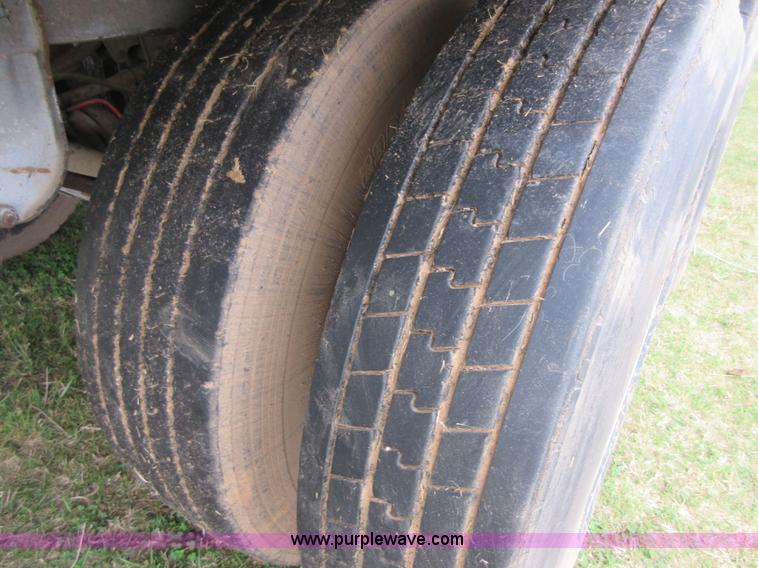 image for item I1881 1999 Freuhauf FBHLP dry van trailer