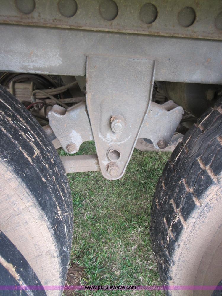 image for item I1881 1999 Freuhauf FBHLP dry van trailer