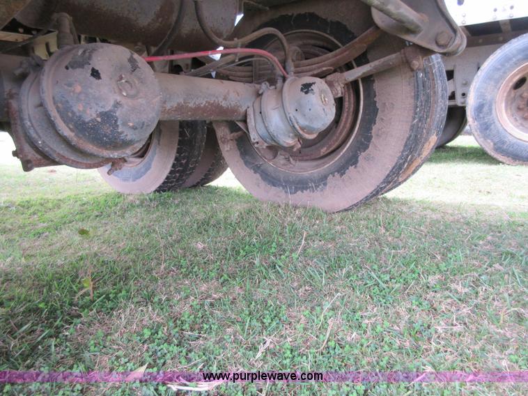 image for item I1881 1999 Freuhauf FBHLP dry van trailer