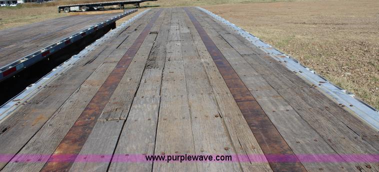 image for item J4264 1999 Fontaine flatbed trailer