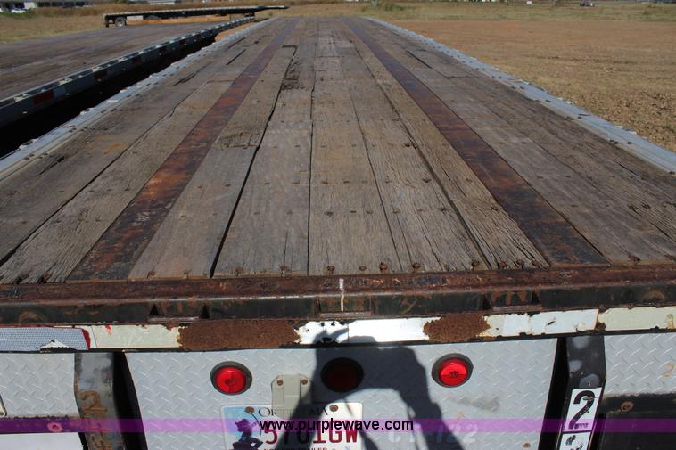 image for item J4264 1999 Fontaine flatbed trailer