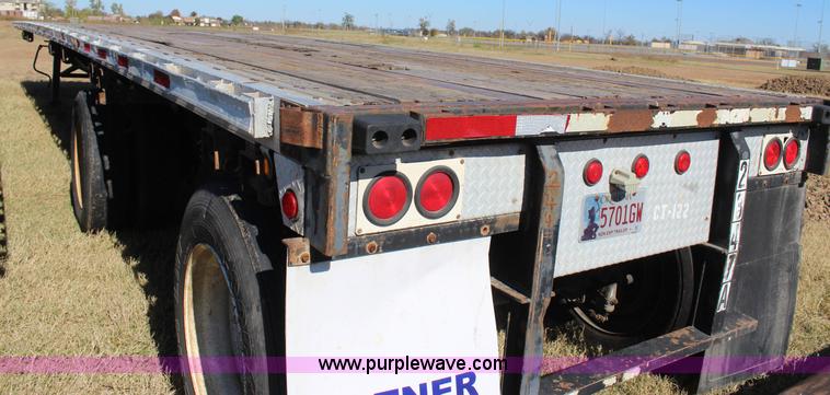 image for item J4264 1999 Fontaine flatbed trailer