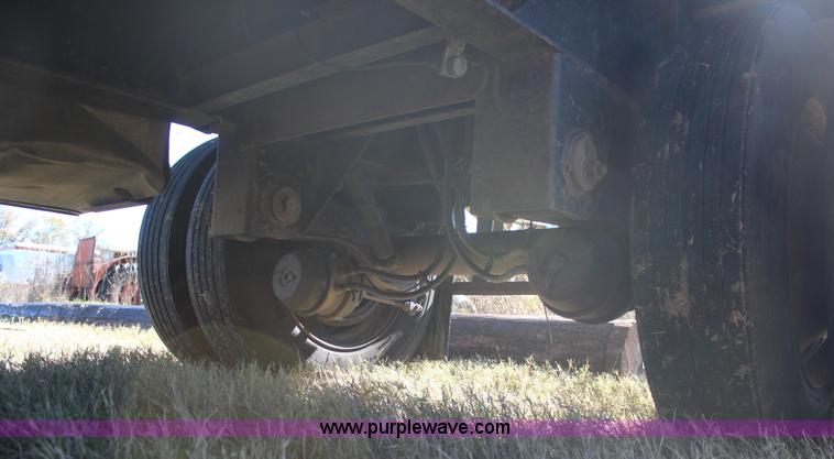 image for item J4264 1999 Fontaine flatbed trailer