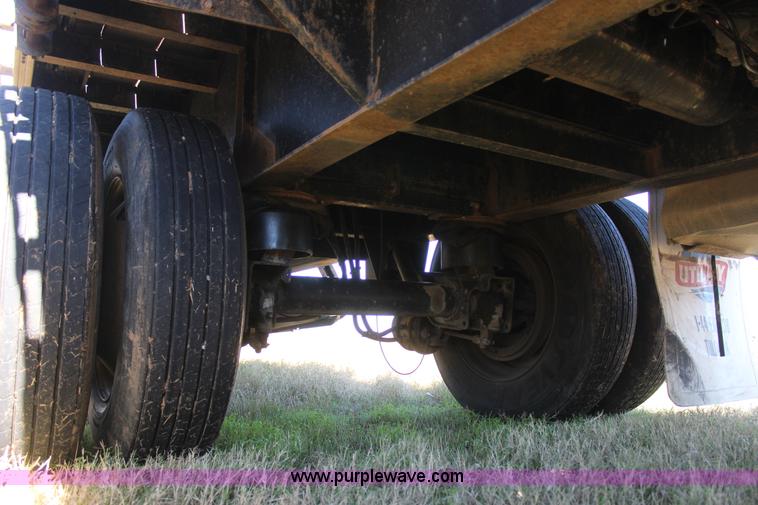 image for item J4264 1999 Fontaine flatbed trailer