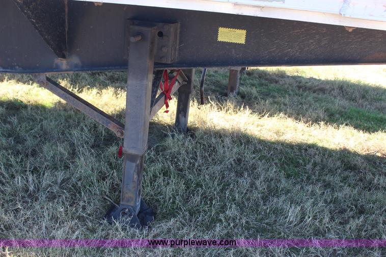 image for item J4264 1999 Fontaine flatbed trailer