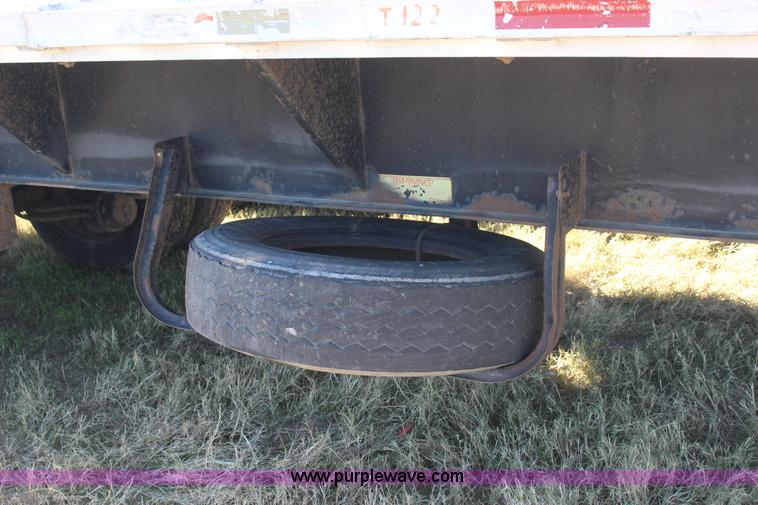 image for item J4264 1999 Fontaine flatbed trailer