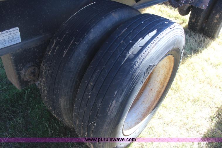 image for item J4264 1999 Fontaine flatbed trailer