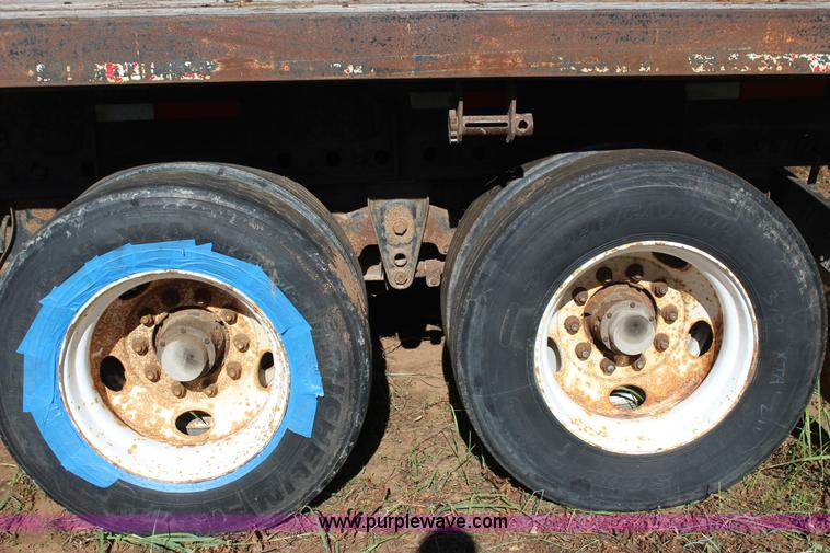 image for item J4265 1999 Dorsey DGTS-48 flatbed trailer